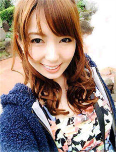 亲亲抱抱举高高蹭蹭的视频,四个女学生的精油按摩